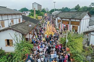 半场-曼城3-0布莱顿 德布劳内鱼跃头球福登双响+任意球直接破门